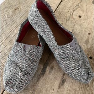 TOMS size 8